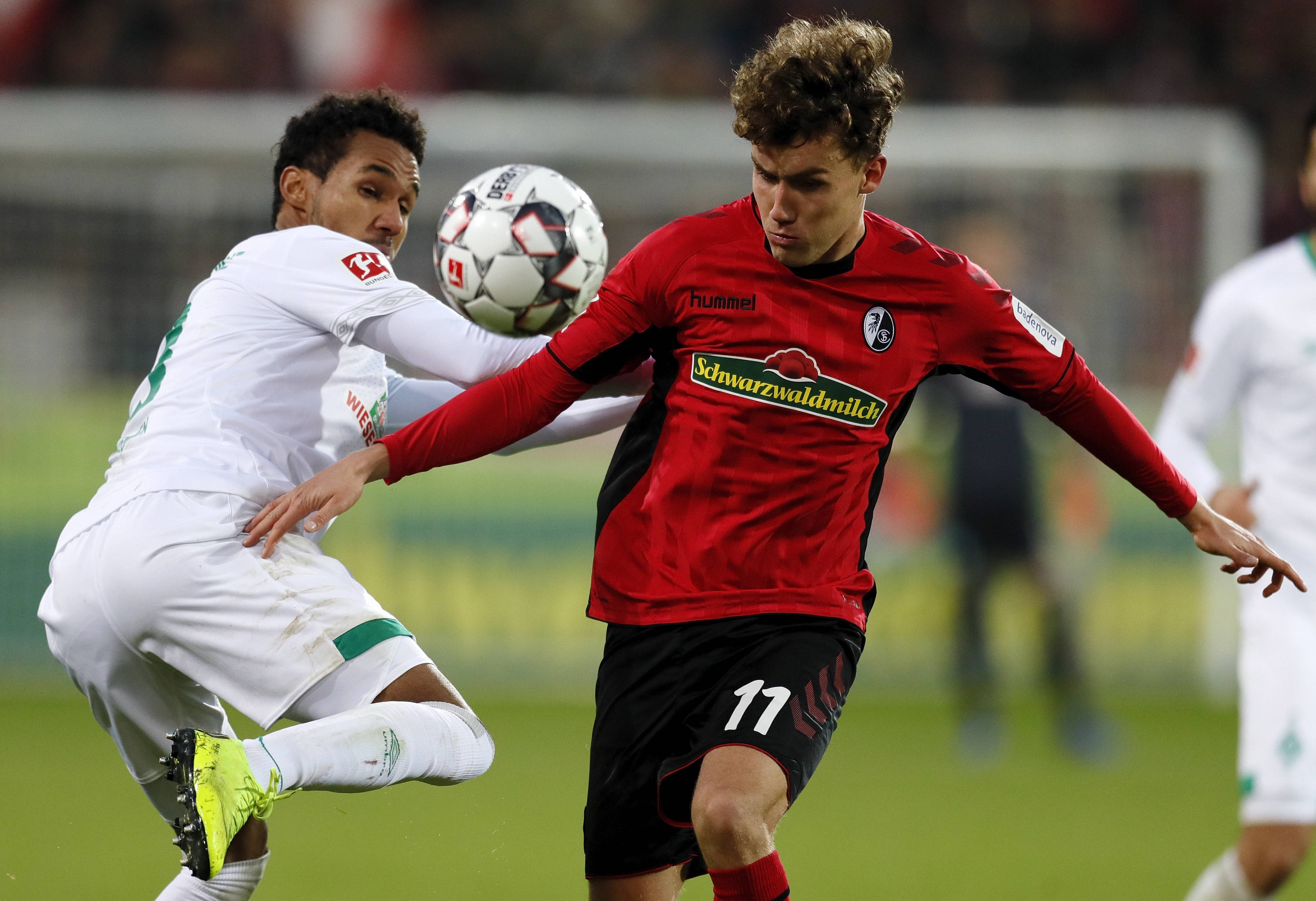 包含法兰克福遭遇失利，球队面临困境的词条