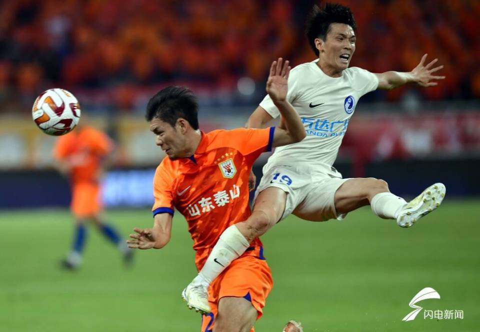 包含纵情足球！大连人与泰山队角逐擂台之争的词条