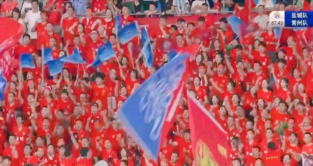 爱游戏在线登录-包含草根足球比赛，球员拼尽全力争胜的词条