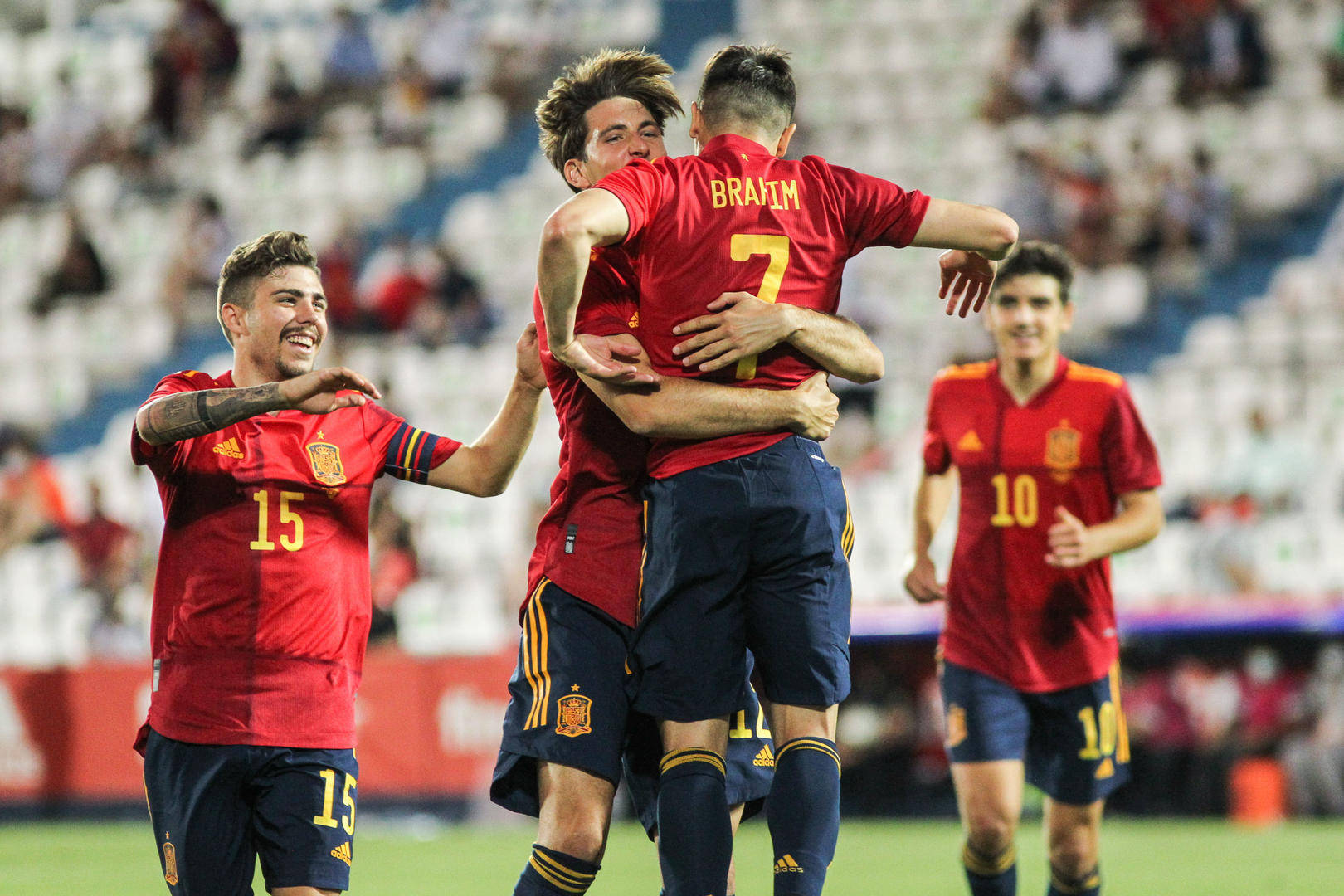 爱游戏在线登录-西班牙急需胜利,欧国联淘汰赛门票或有望