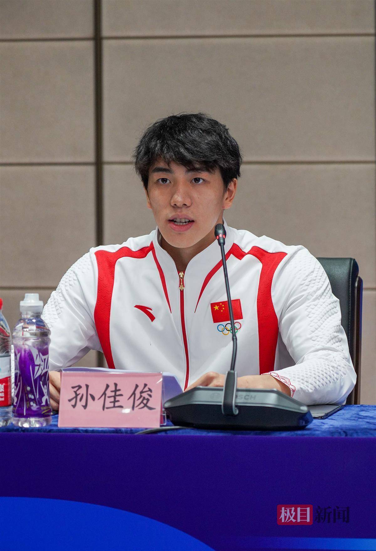 爱游戏活动-中国游泳健将夺得金牌成绩亮眼