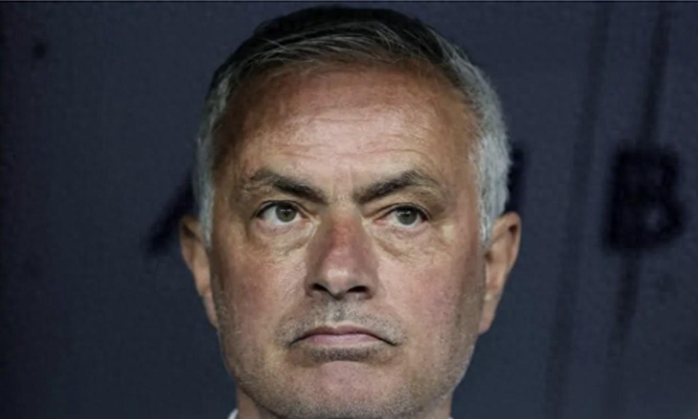 爱游戏视频-切尔西客场惨败，穆里尼奥怒斥球队表现