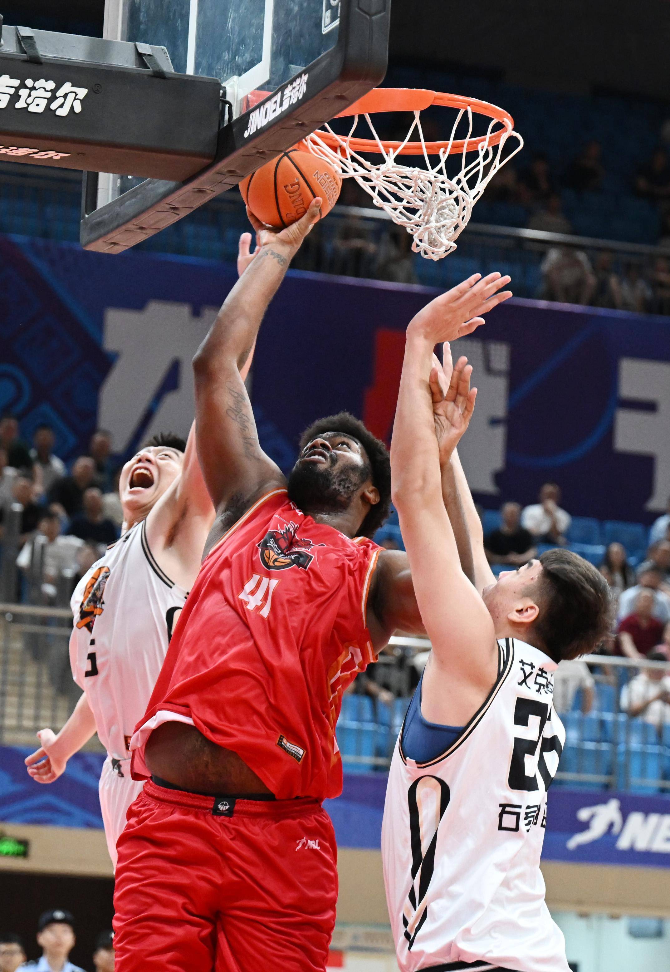 河北翔蓝队在比拼中展现出色的篮球技艺的简单介绍