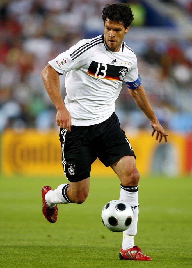 皮亚尼奇力压竞争对手，成为国际足坛最佳后腰的简单介绍