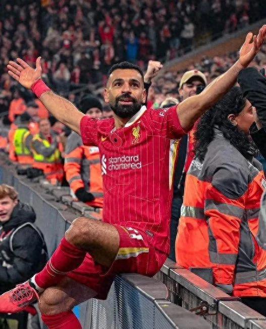 包含伊普斯维奇主场胜利，积分逐渐拉开的词条