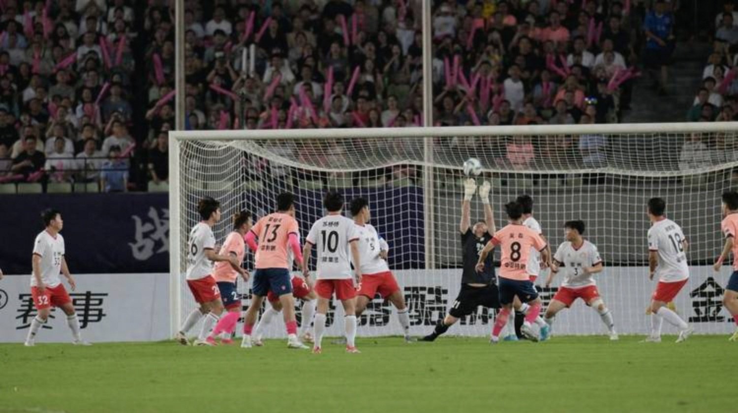 关于球队连续夺得胜利，士气高涨的信息