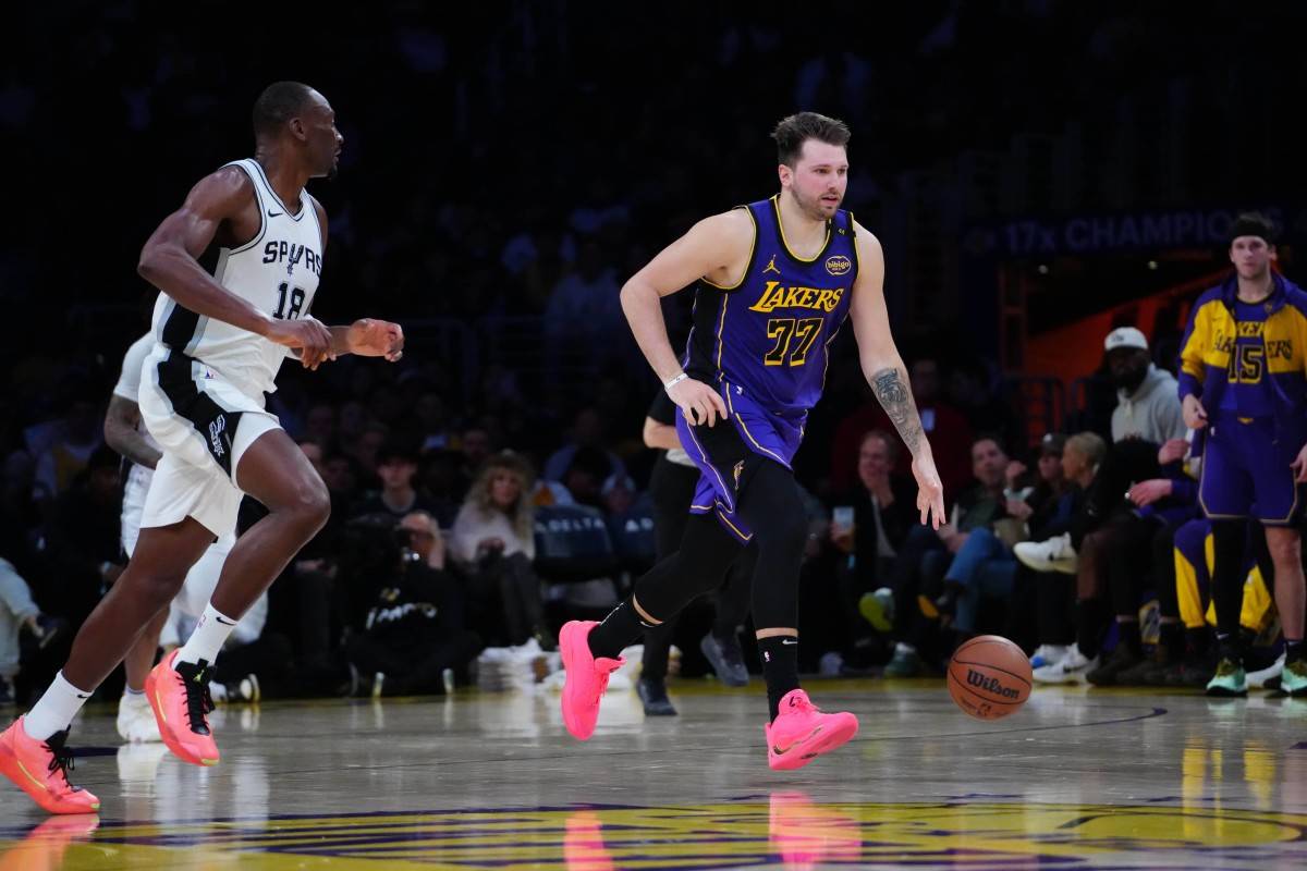 关于马刺队防守稳固,取得关键胜利的信息 关于马刺队防守稳固,取得关键胜利的信息