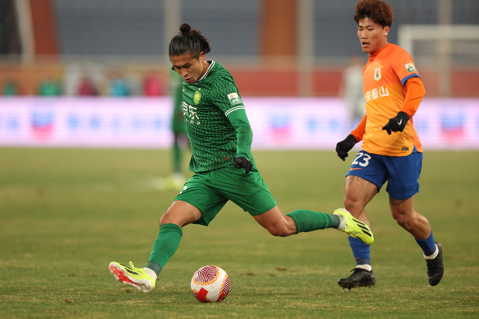 爱游戏链接-中超联赛山东鲁能取胜球员表现获评好评