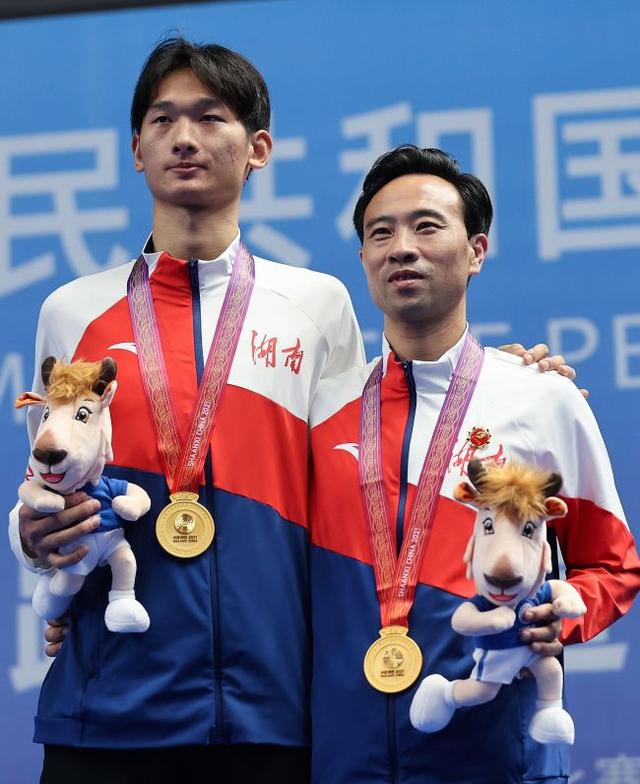 包含安提瓜和巴布达代表队斩获金牌,光耀全球的词条 包含安提瓜和巴布达代表队斩获金牌,光耀全球的词条